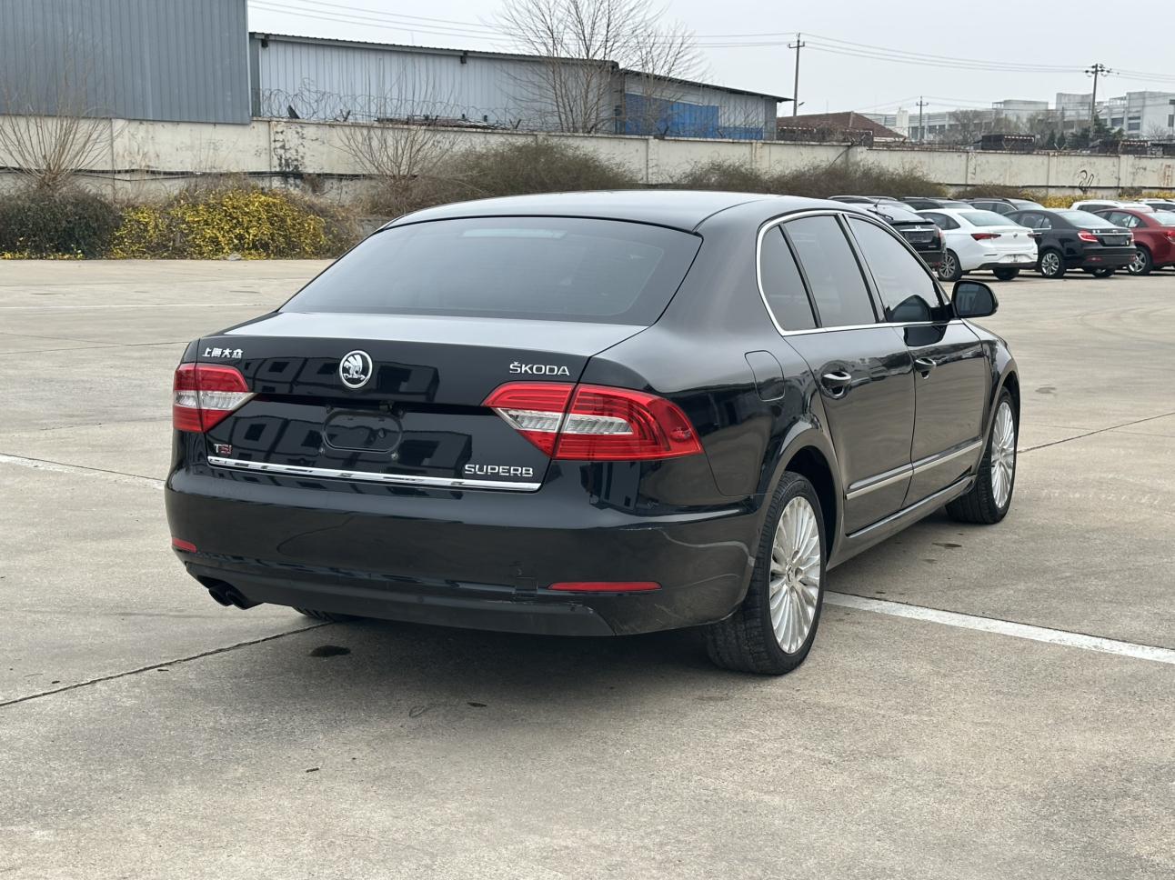 Skoda Superb 2015 thumb 4