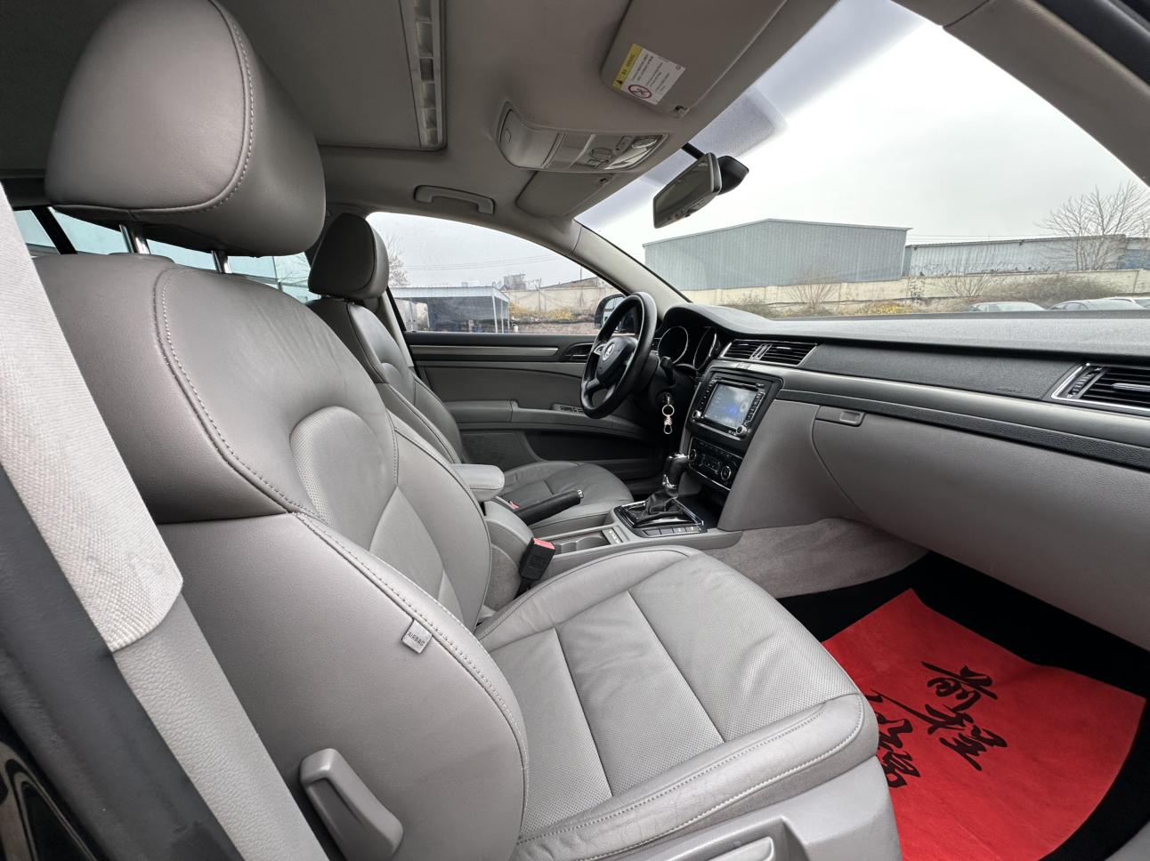 Skoda Superb 2015 thumb 6