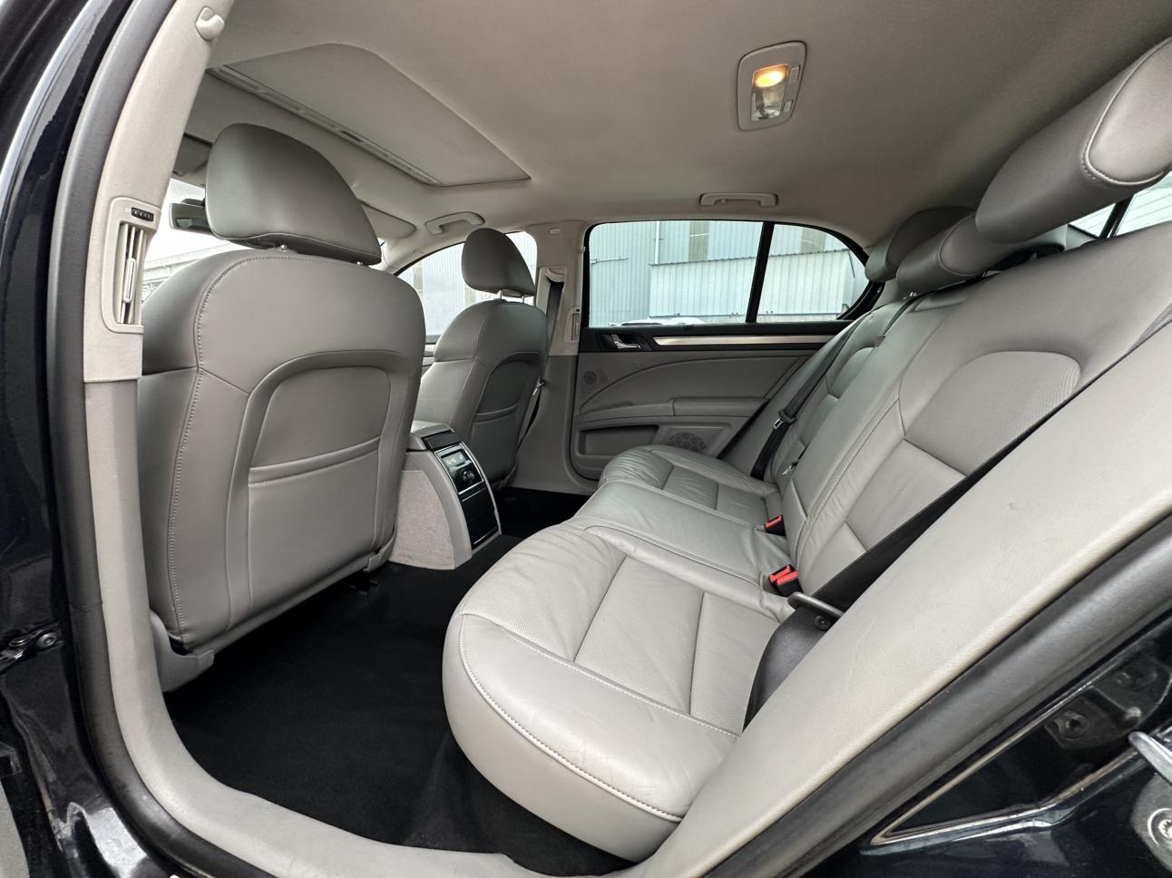 Skoda Superb 2015 thumb 8