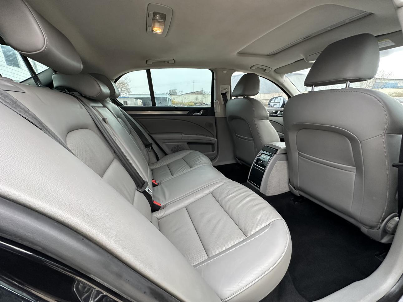 Skoda Superb 2015 thumb 9