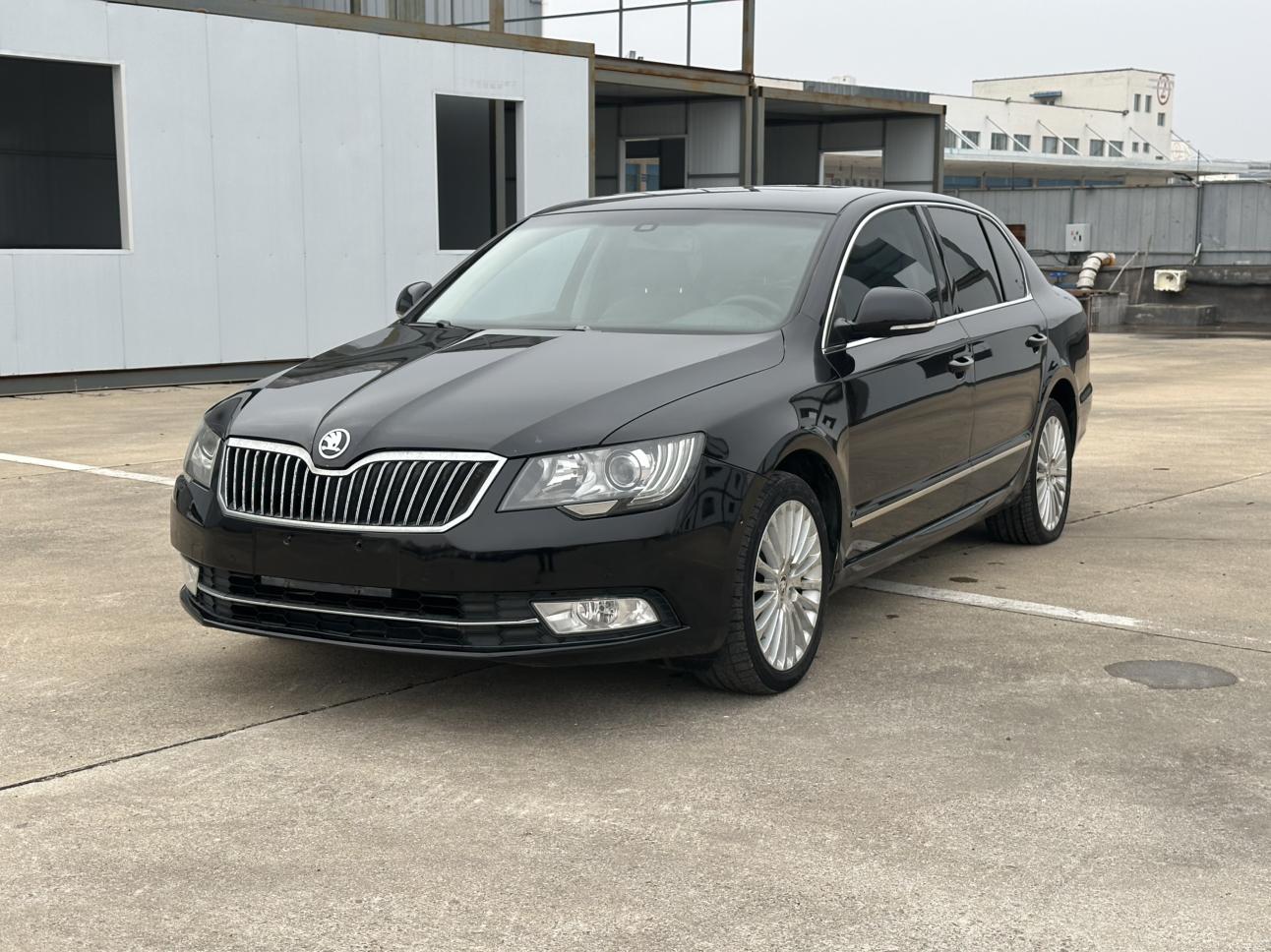 Skoda Superb 2015 thumb 10