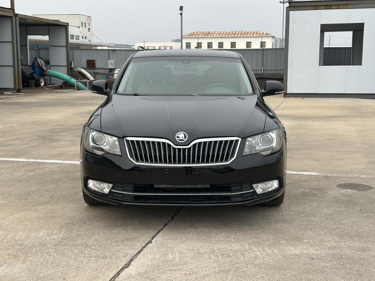 Skoda Superb 2015 thumb 11