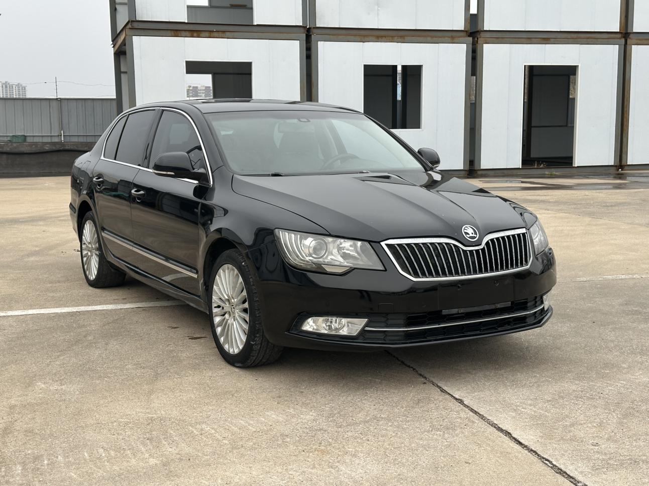 Skoda Superb 2015 thumb 12