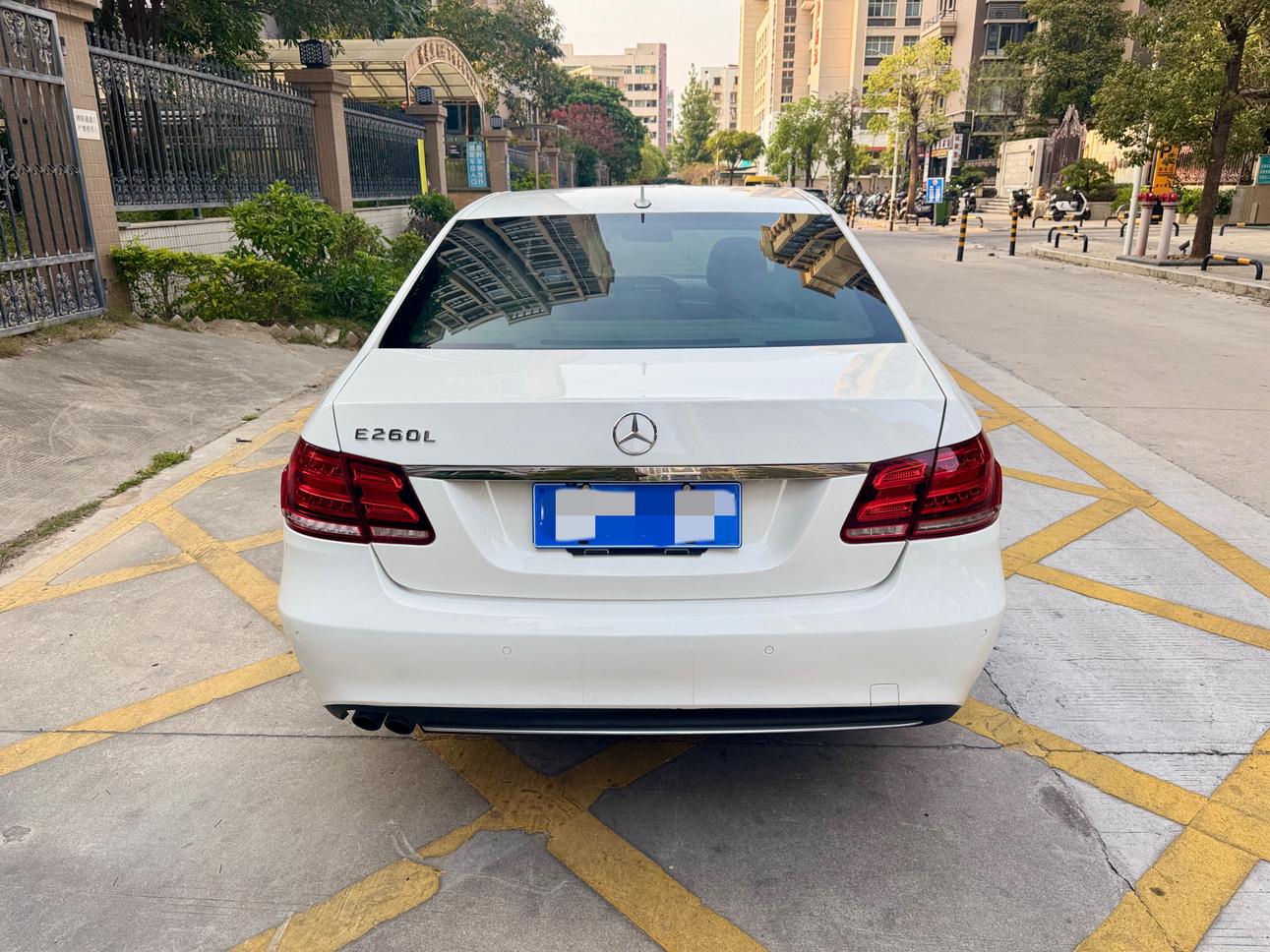 Mercedes-Benz E-Class 2013 thumb 2