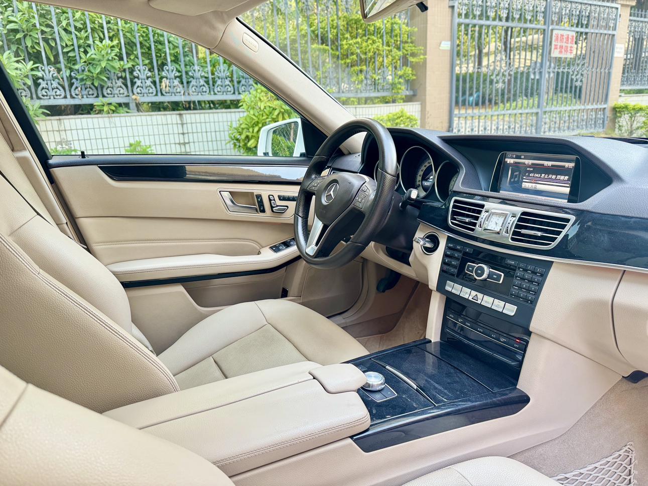 Mercedes-Benz E-Class 2013 thumb 4
