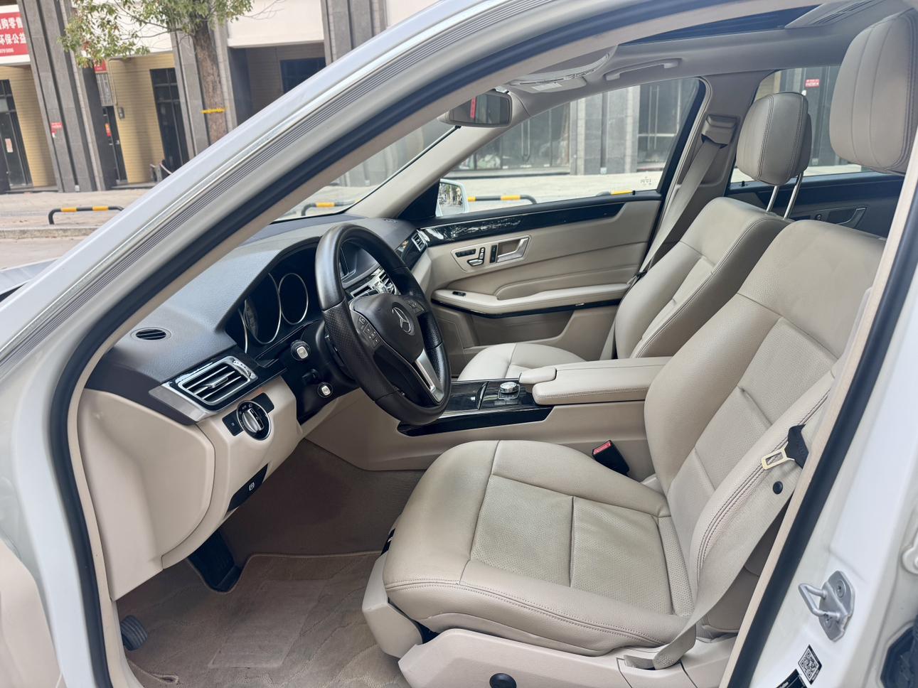 Mercedes-Benz E-Class 2013 thumb 6