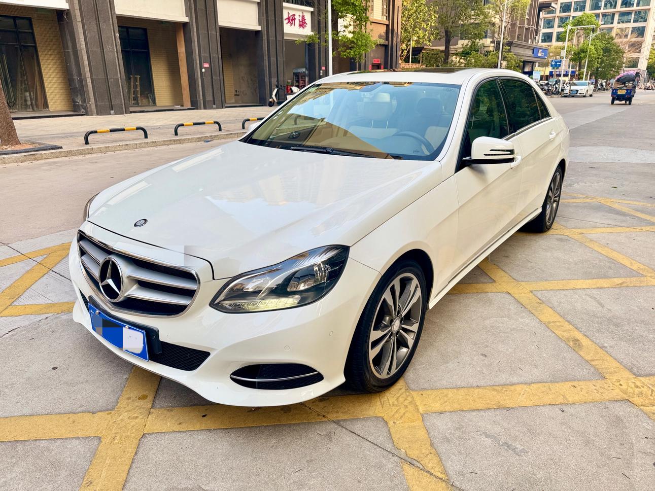 Mercedes-Benz E-Class 2013 thumb 9