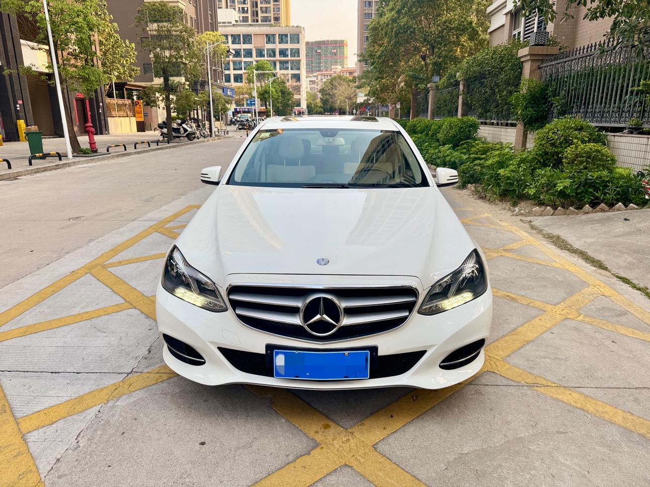 Mercedes-Benz E-Class 2013 thumb 10