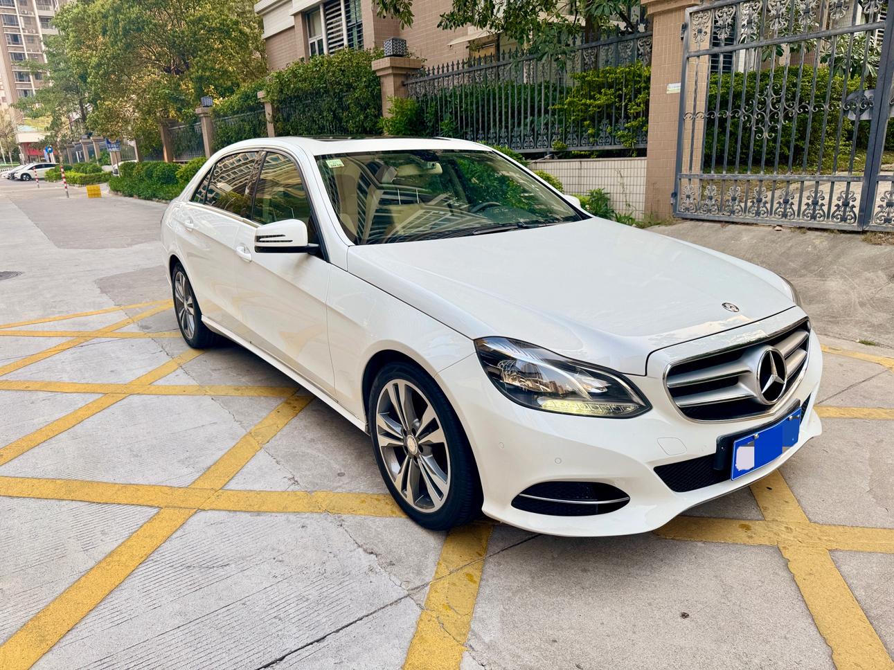 Mercedes-Benz E-Class 2013 thumb 11