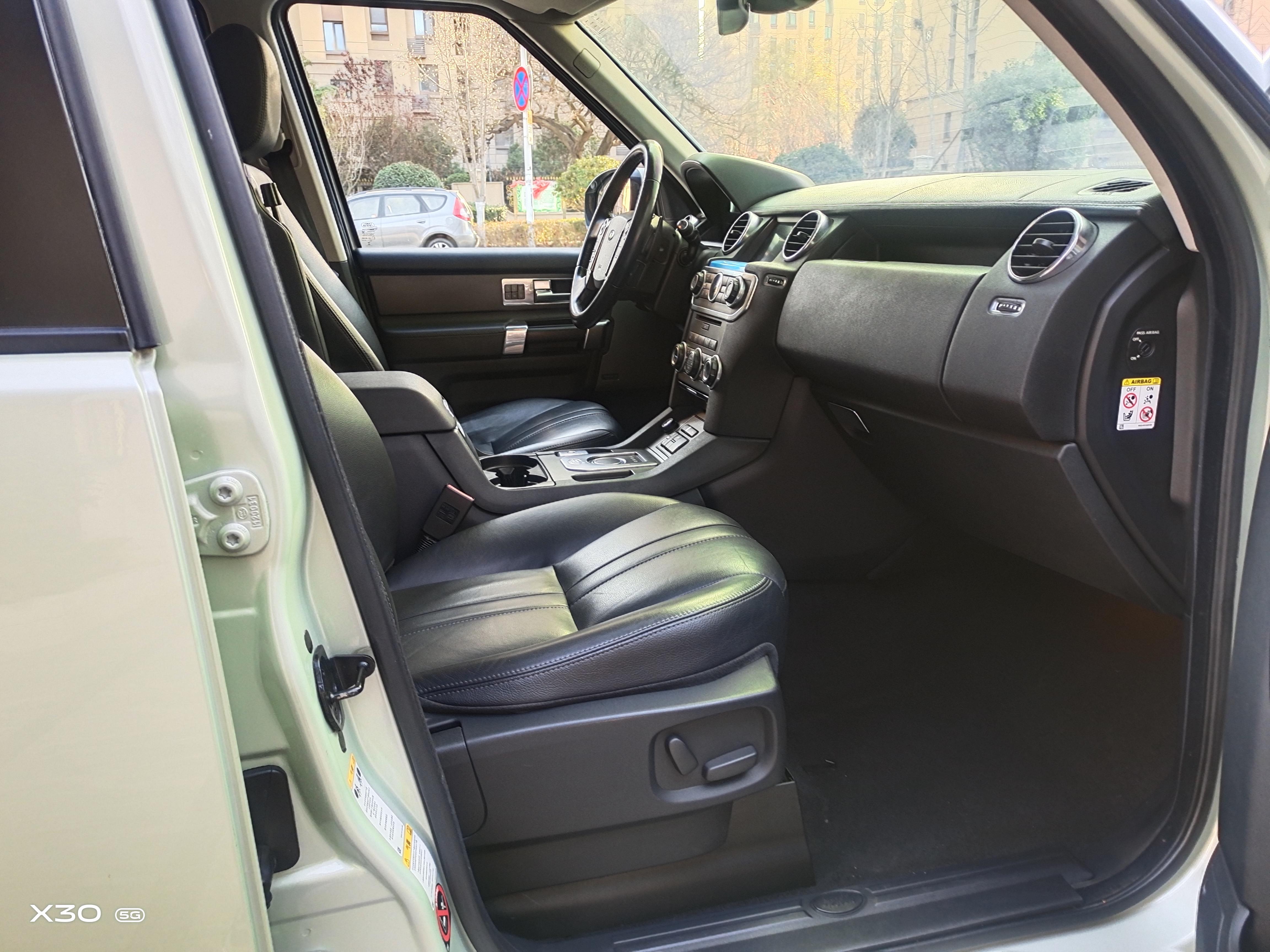 Land Rover Discovery 2014 thumb 6