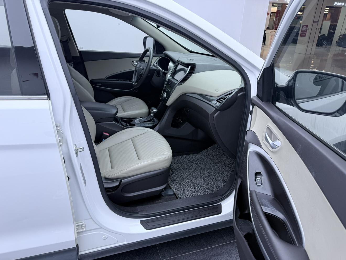 Hyundai Santa Fe 2015 thumb 7
