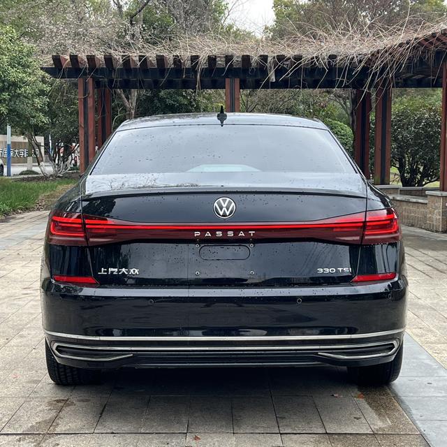 Volkswagen Passat 2022 thumb 2