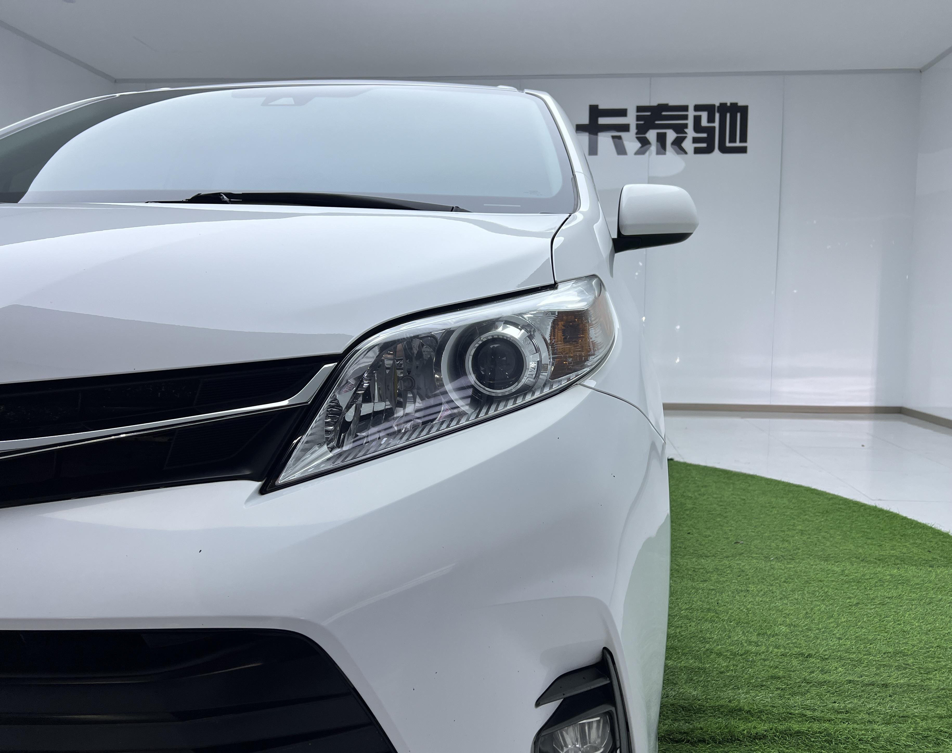 Toyota Sienna 2019 thumb 8