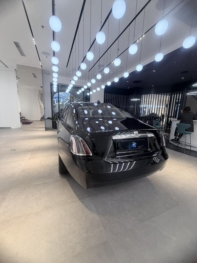 Rolls-Royce Ghost 2024 thumb 2