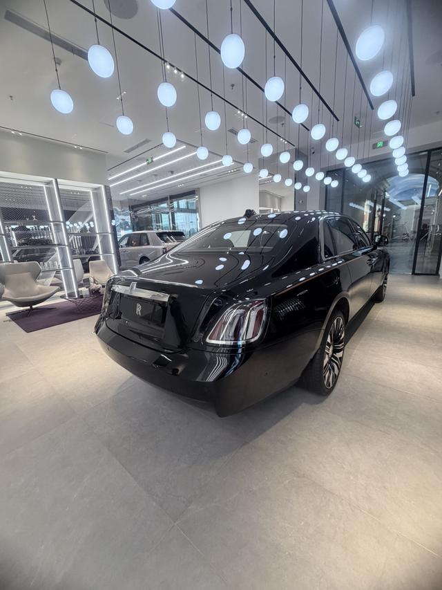 Rolls-Royce Ghost 2024 thumb 3