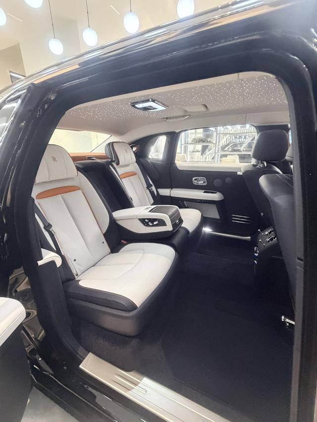 Rolls-Royce Ghost 2024 thumb 9