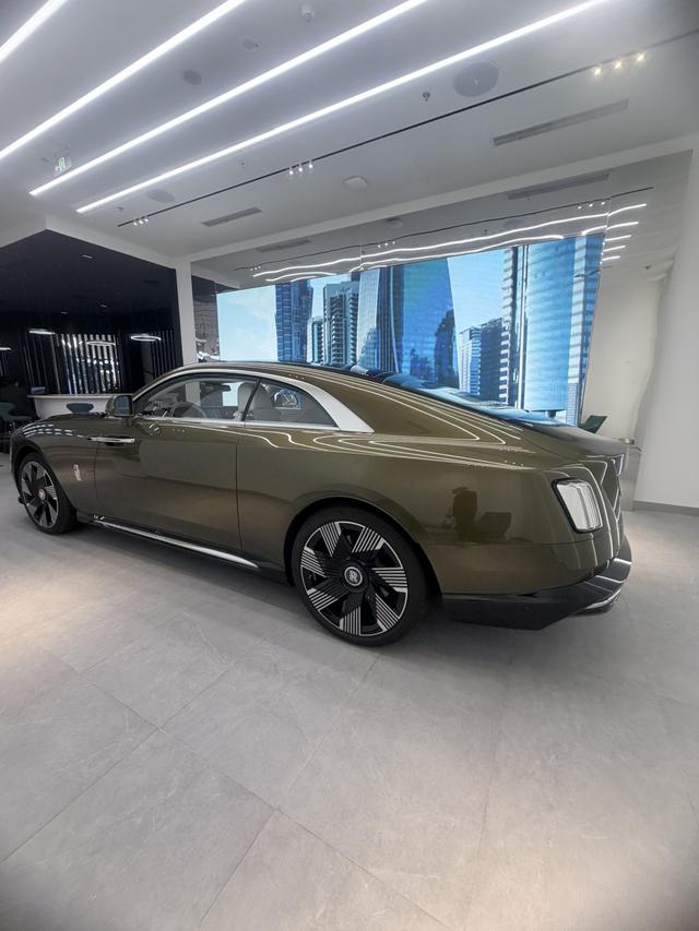 Rolls-Royce Shan Ling 2023 thumb 3