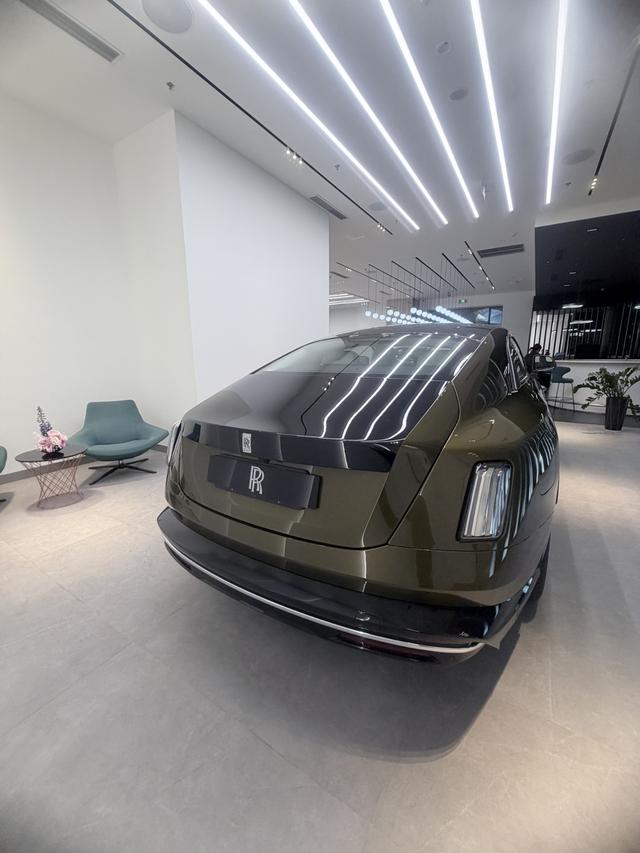 Rolls-Royce Shan Ling 2023 thumb 4