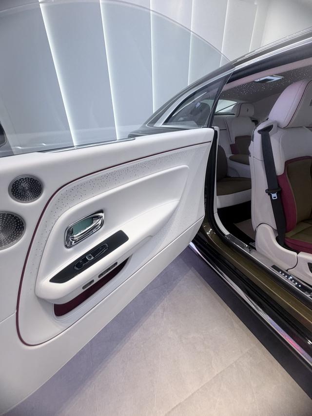 Rolls-Royce Shan Ling 2023 thumb 8
