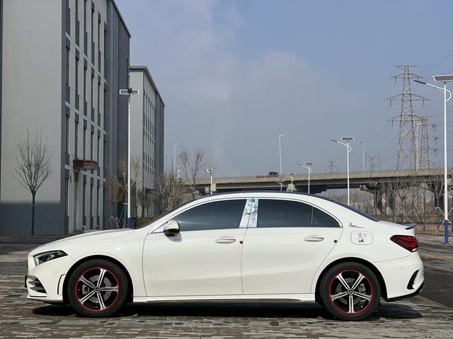 Mercedes-Benz A-Class 2023 thumb 2