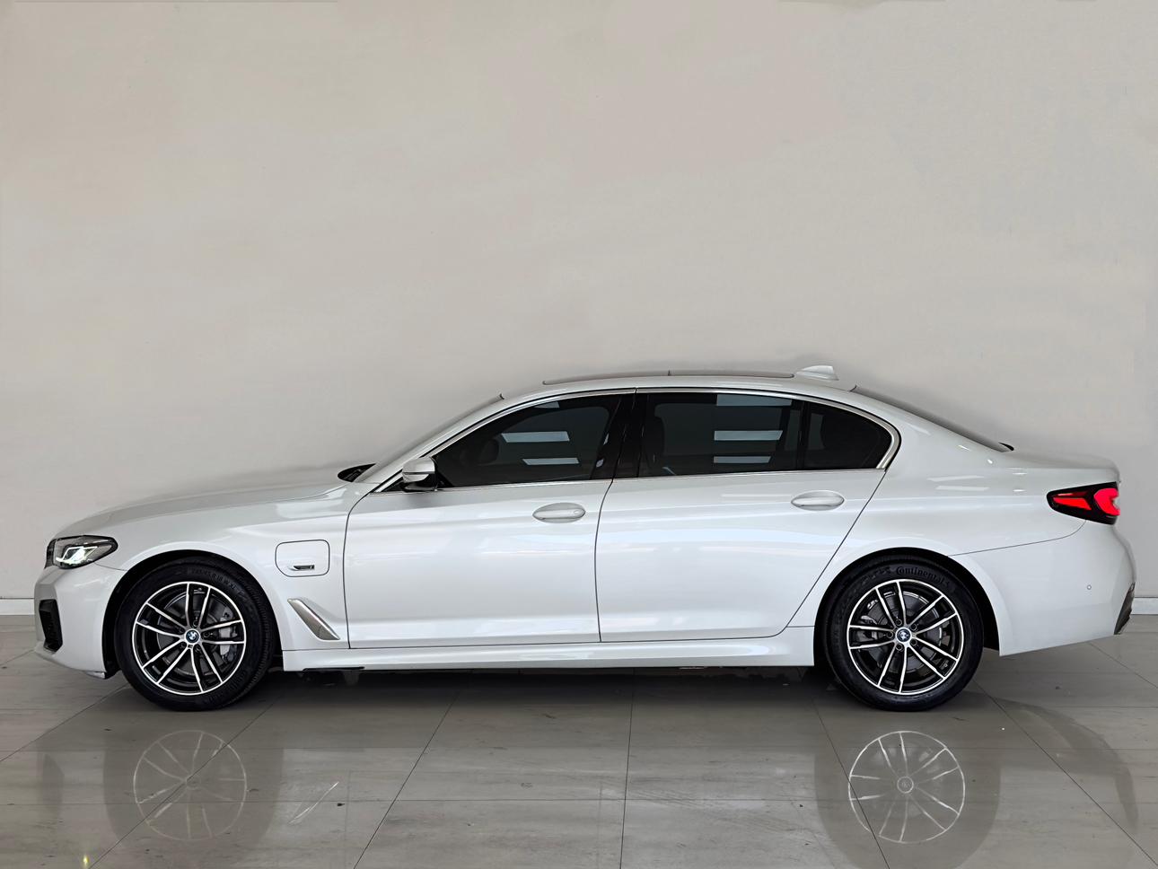 BMW 5 серии 2022 thumb 2