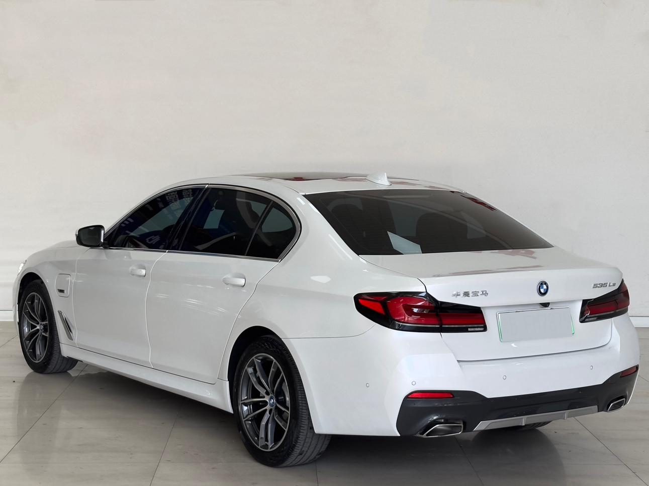 BMW 5 серии 2022 thumb 3