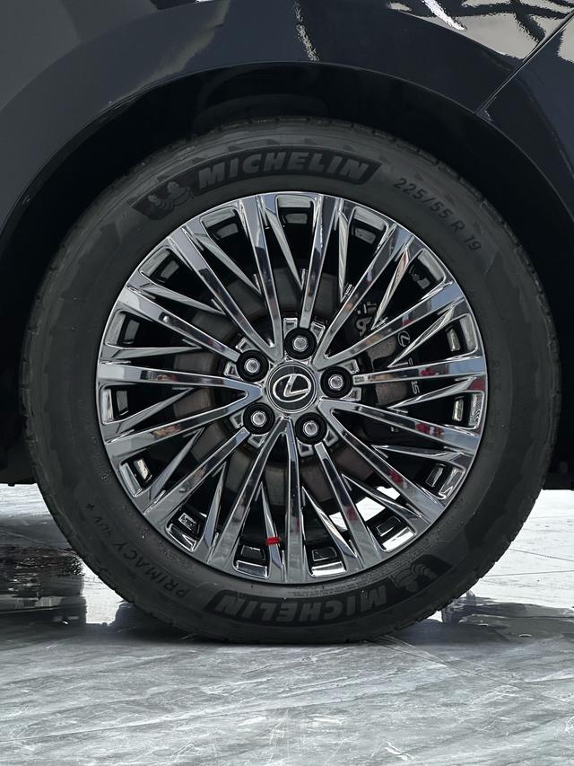 Lexus LM 2023 thumb 6