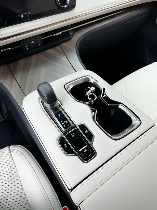 Lexus LM 2023 thumb 11