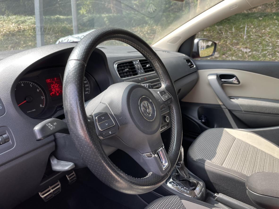 Volkswagen Polo 2013 thumb 8