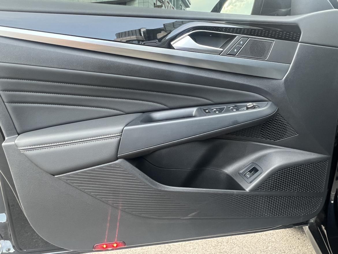 Volkswagen Passat 2025 thumb 4