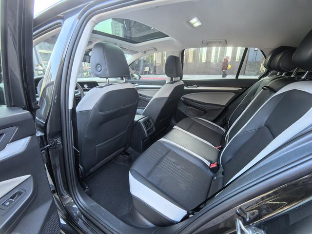 Volkswagen Golf 2023 thumb 5