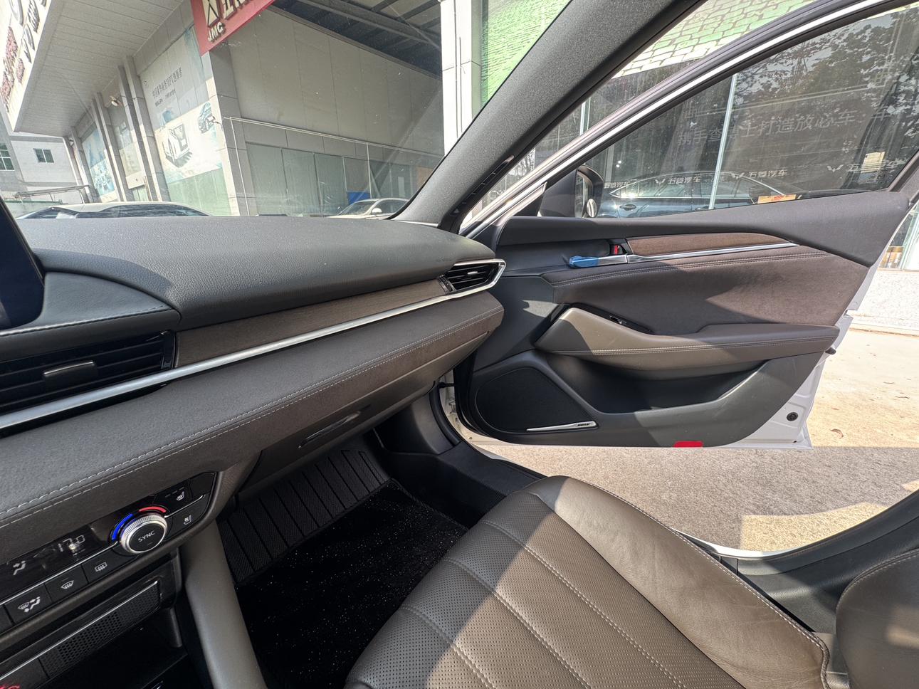 Mazda Atenza 2019 thumb 9