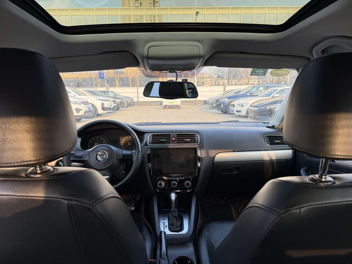 Volkswagen Sagitar 2014 thumb 12