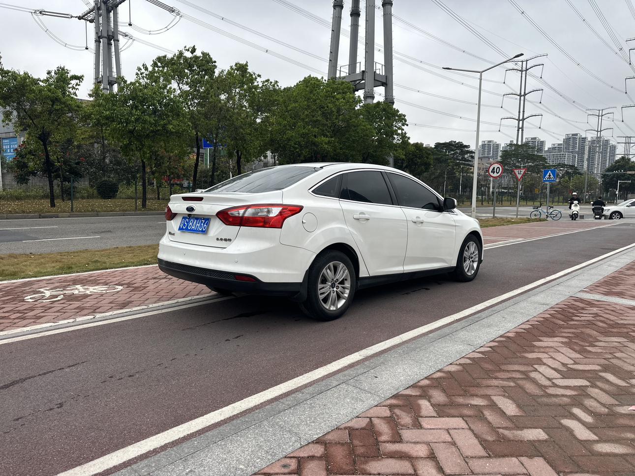Ford Focus ST 2015 thumb 4
