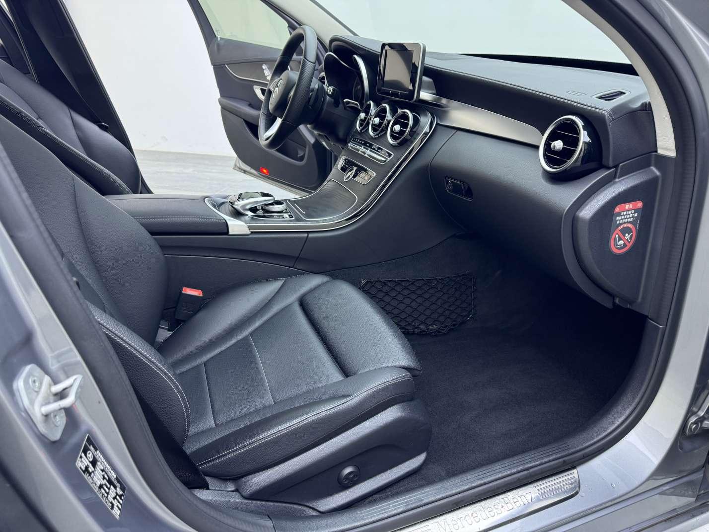 Mercedes-Benz C-Class 2016 thumb 6
