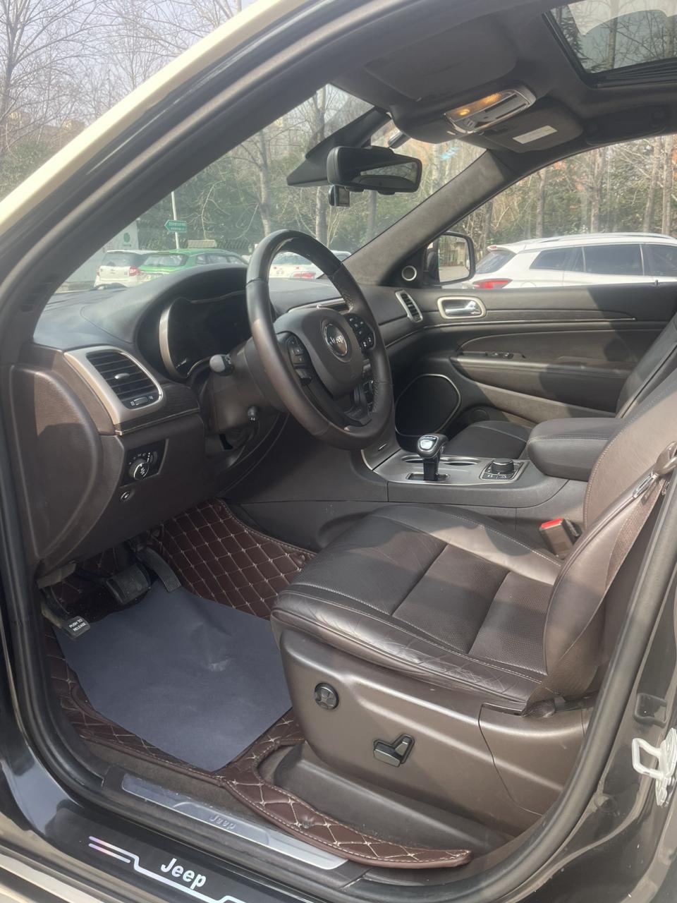 Jeep Grand Cherokee 2013 thumb 8