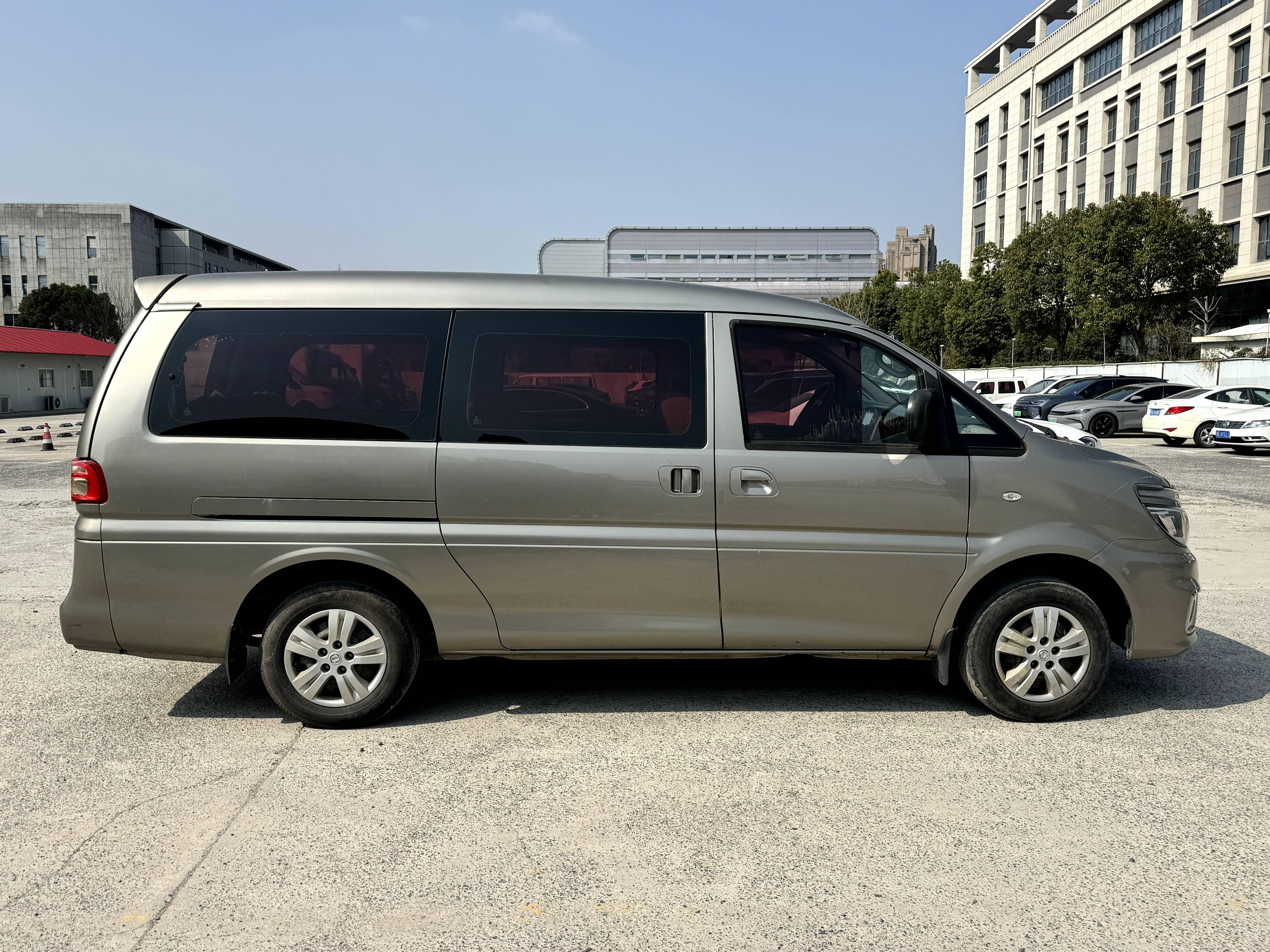 Dongfeng Fengxing Lingzhi 2018 thumb 6