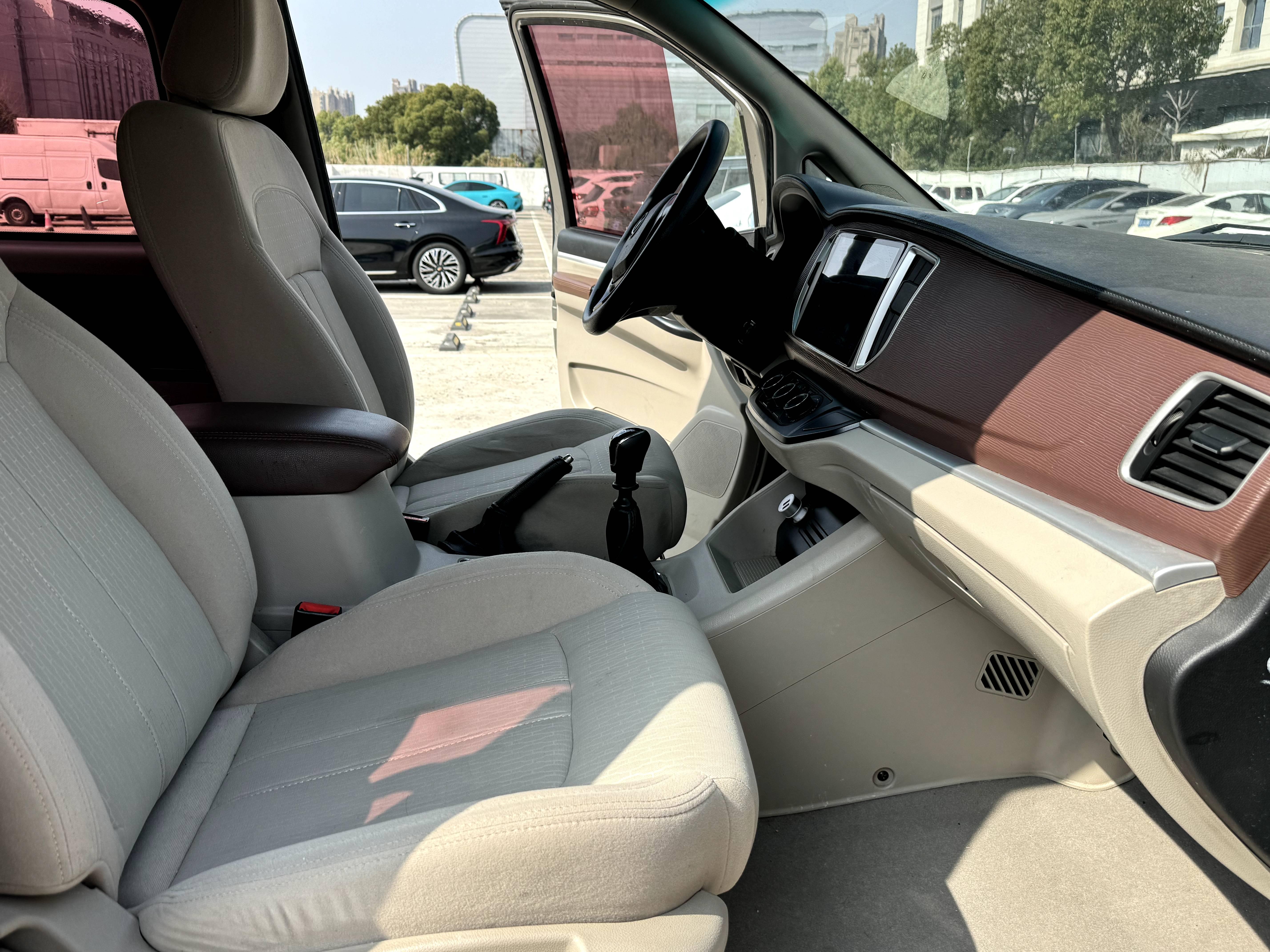 Dongfeng Fengxing Lingzhi 2018 thumb 12
