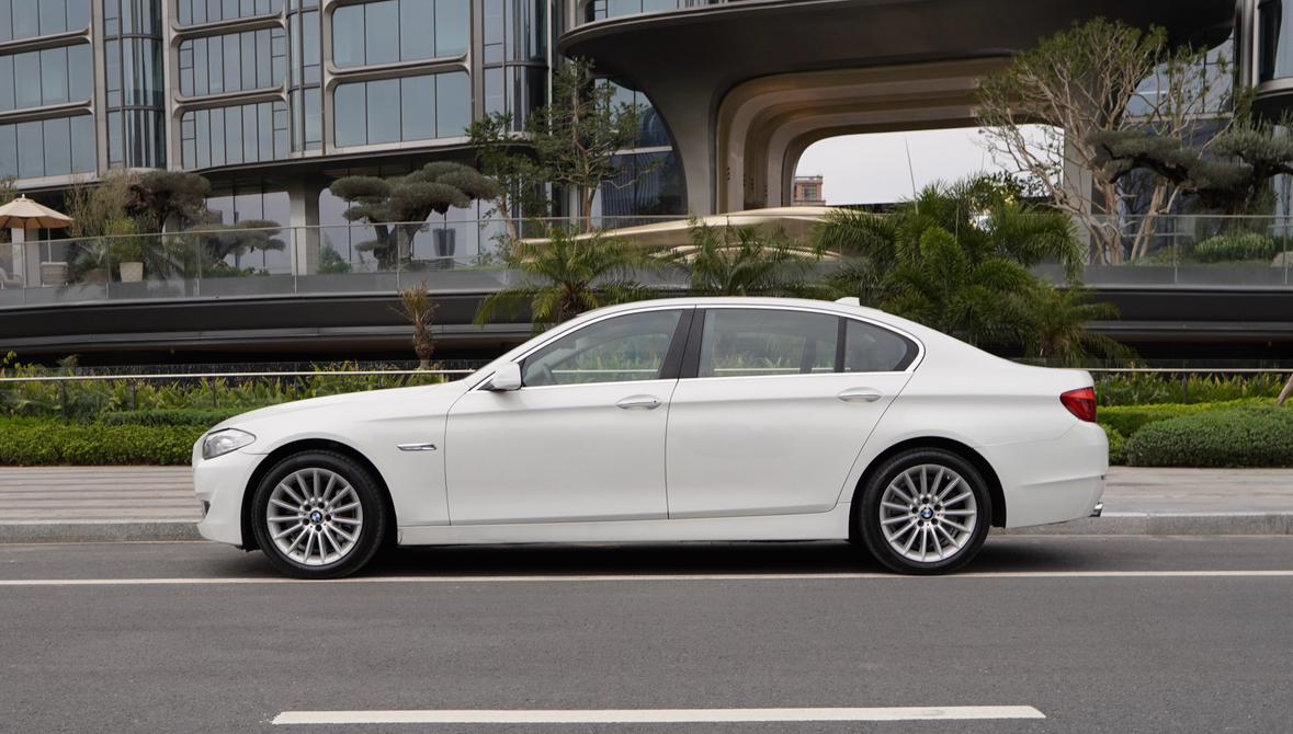 BMW 5 серии 2012 thumb 2