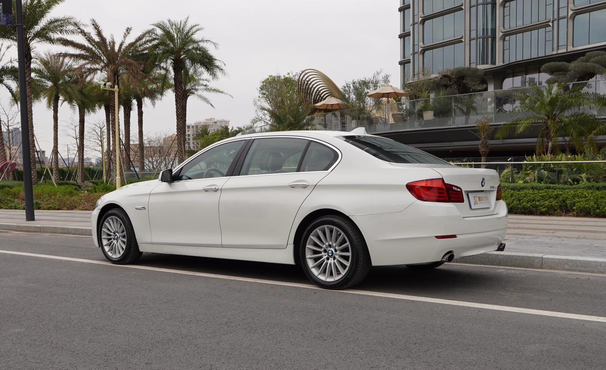 BMW 5 серии 2012 thumb 3
