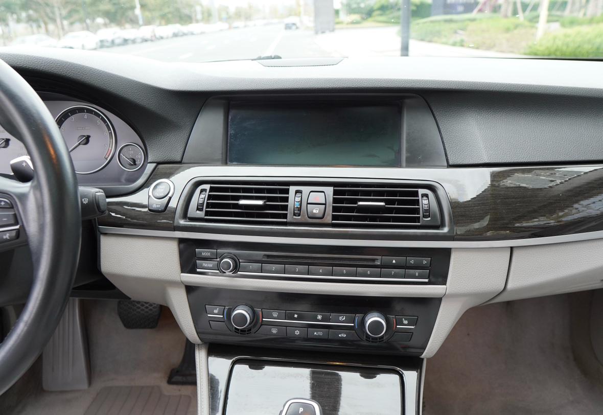 BMW 5 серии 2012 thumb 8