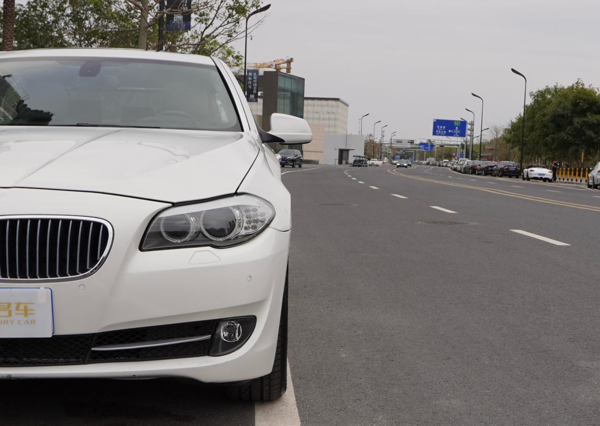 BMW 5 серии 2012 thumb 11