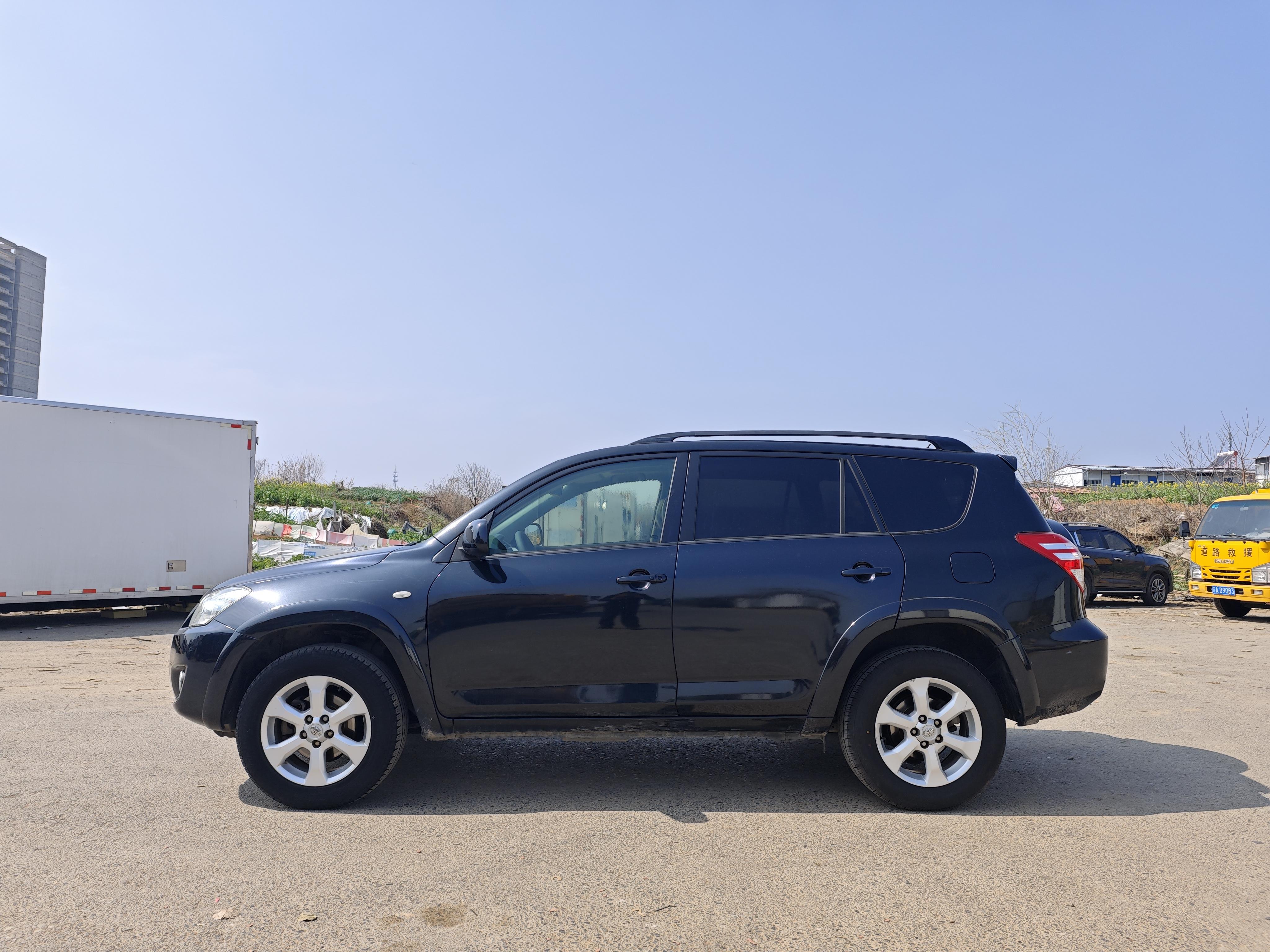 Toyota RAV4 2010 thumb 2