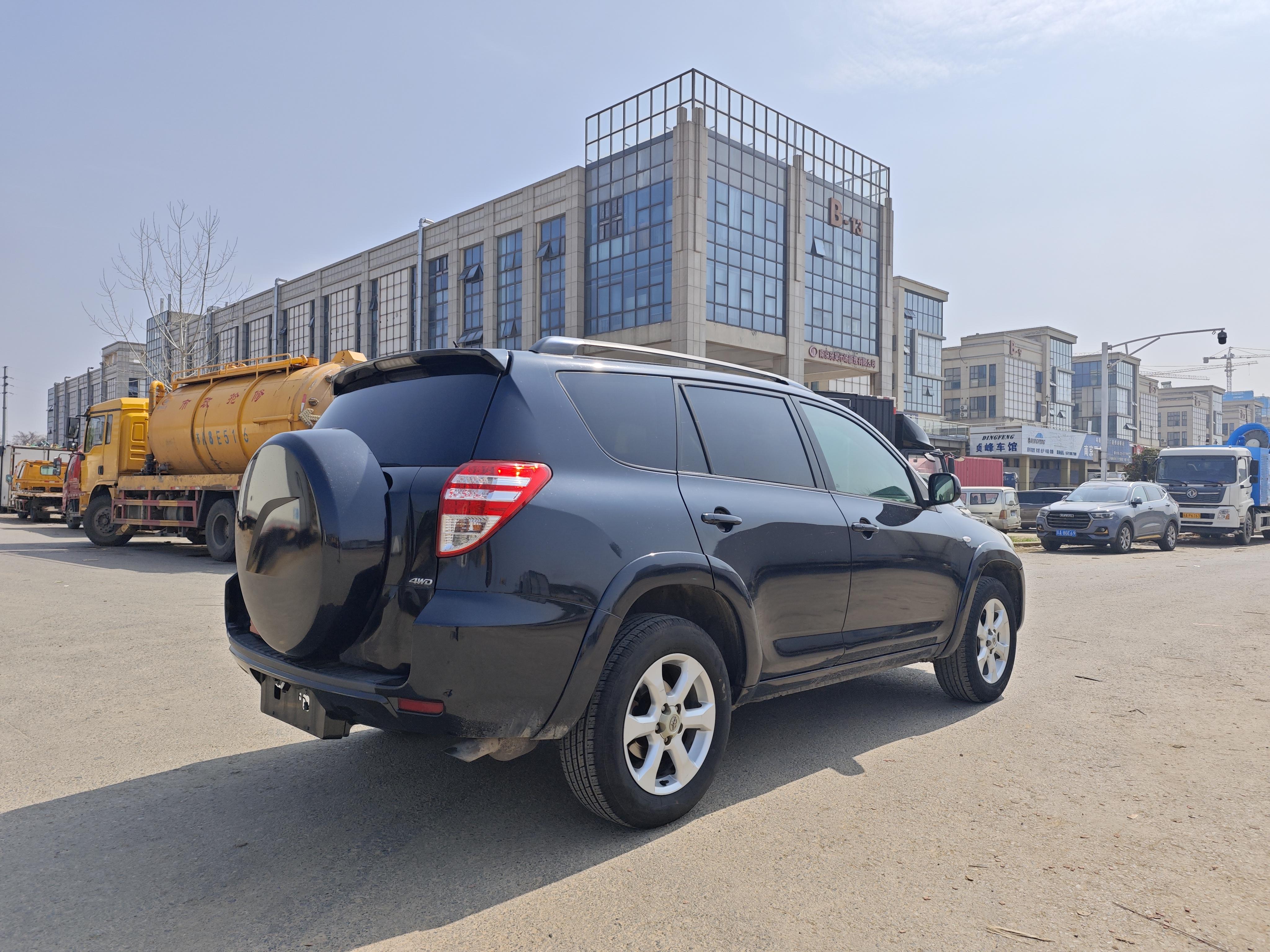 Toyota RAV4 2010 thumb 5
