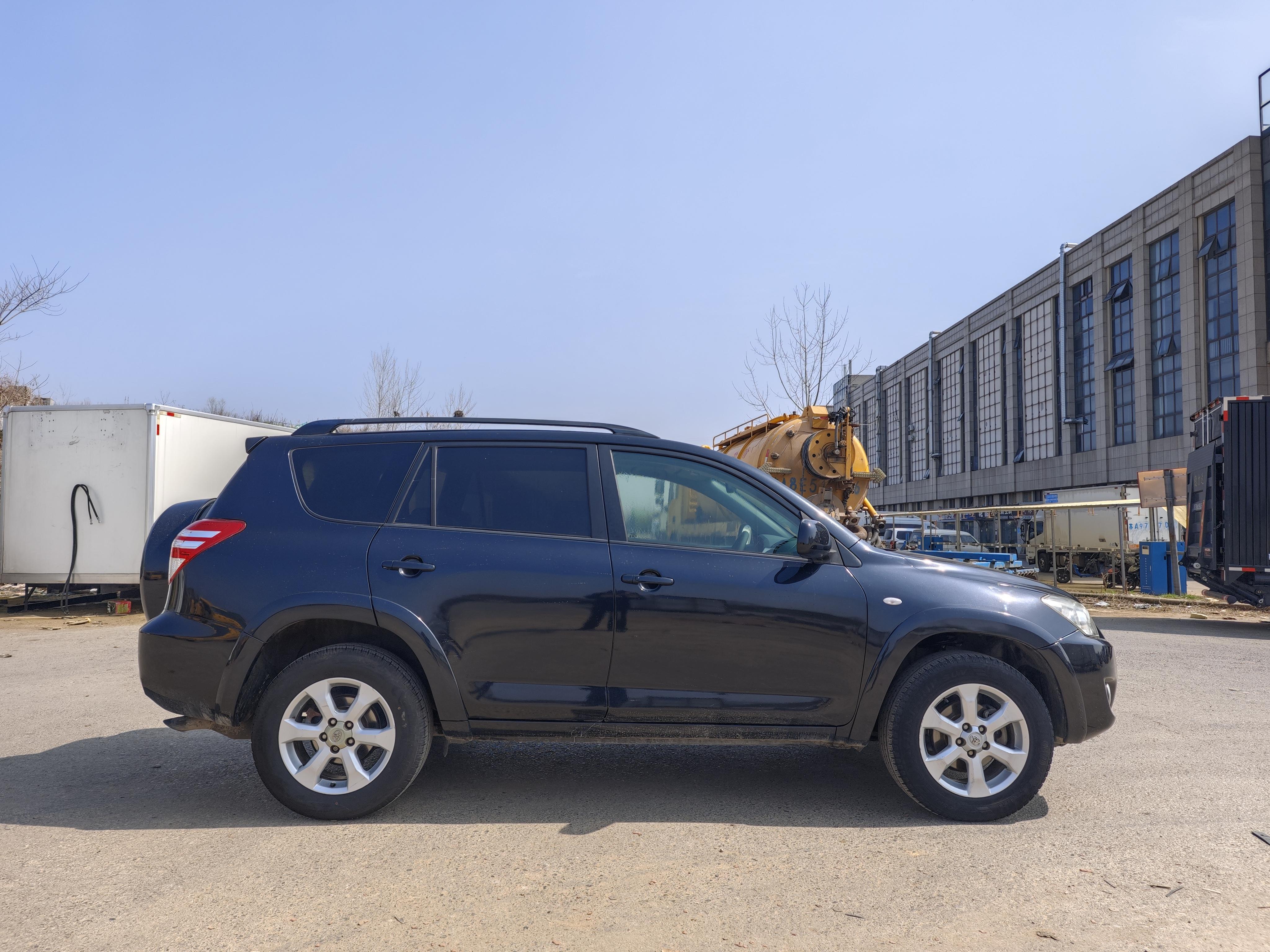 Toyota RAV4 2010 thumb 6