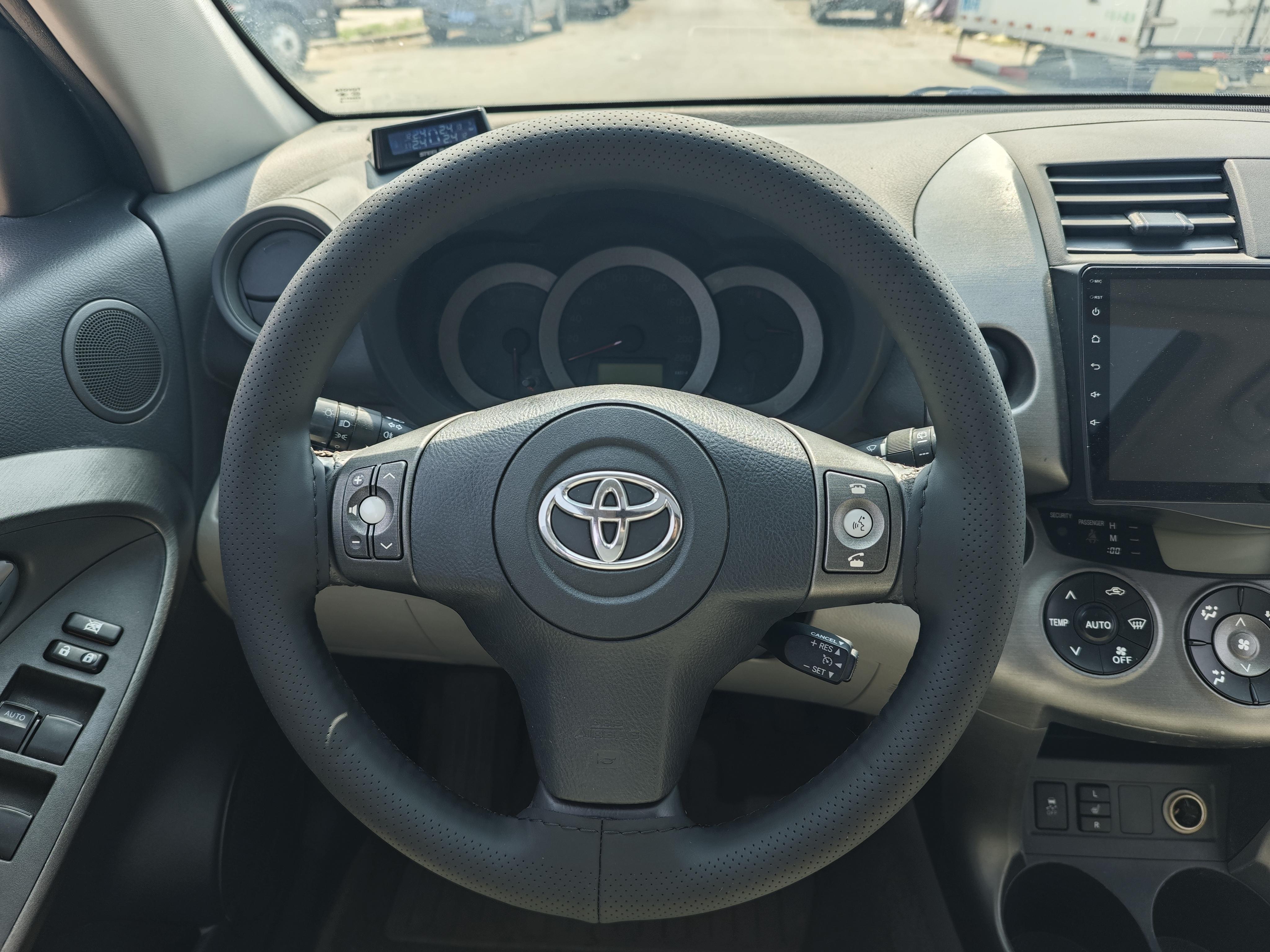 Toyota RAV4 2010 thumb 10