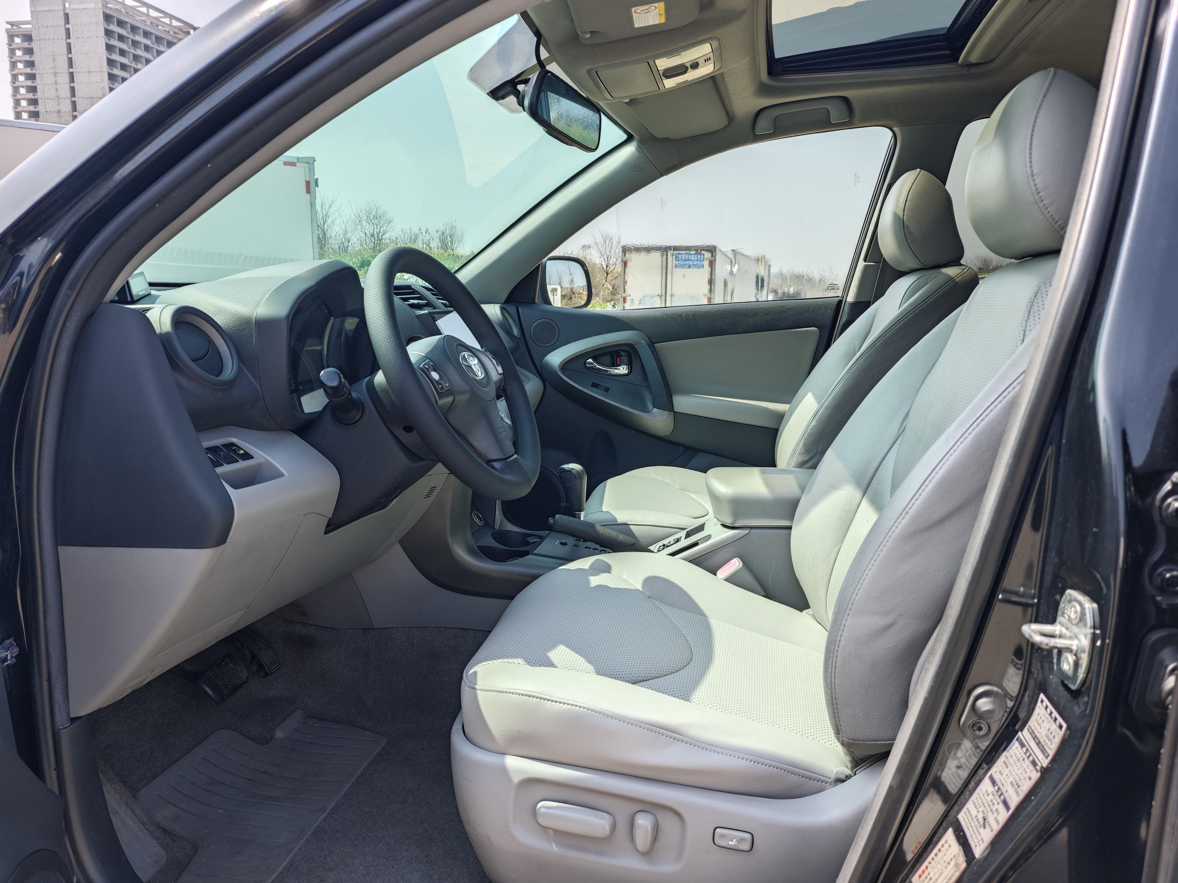 Toyota RAV4 2010 thumb 11
