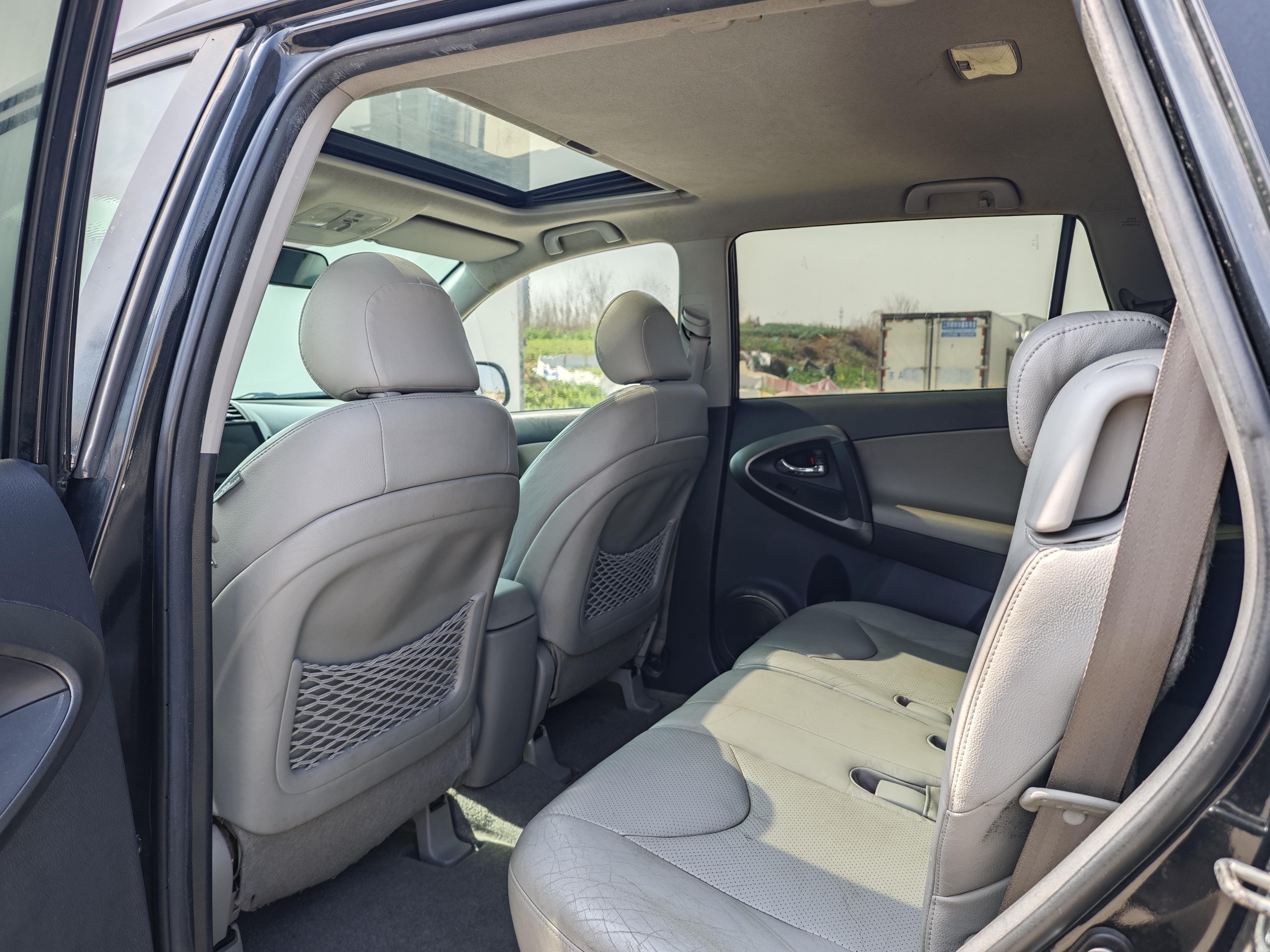 Toyota RAV4 2010 thumb 12