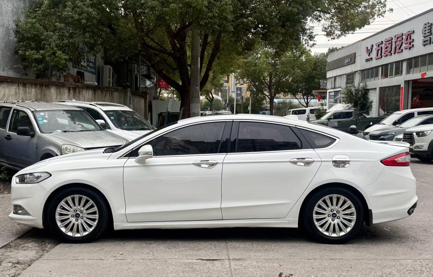 Ford Mondeo 2013 thumb 10