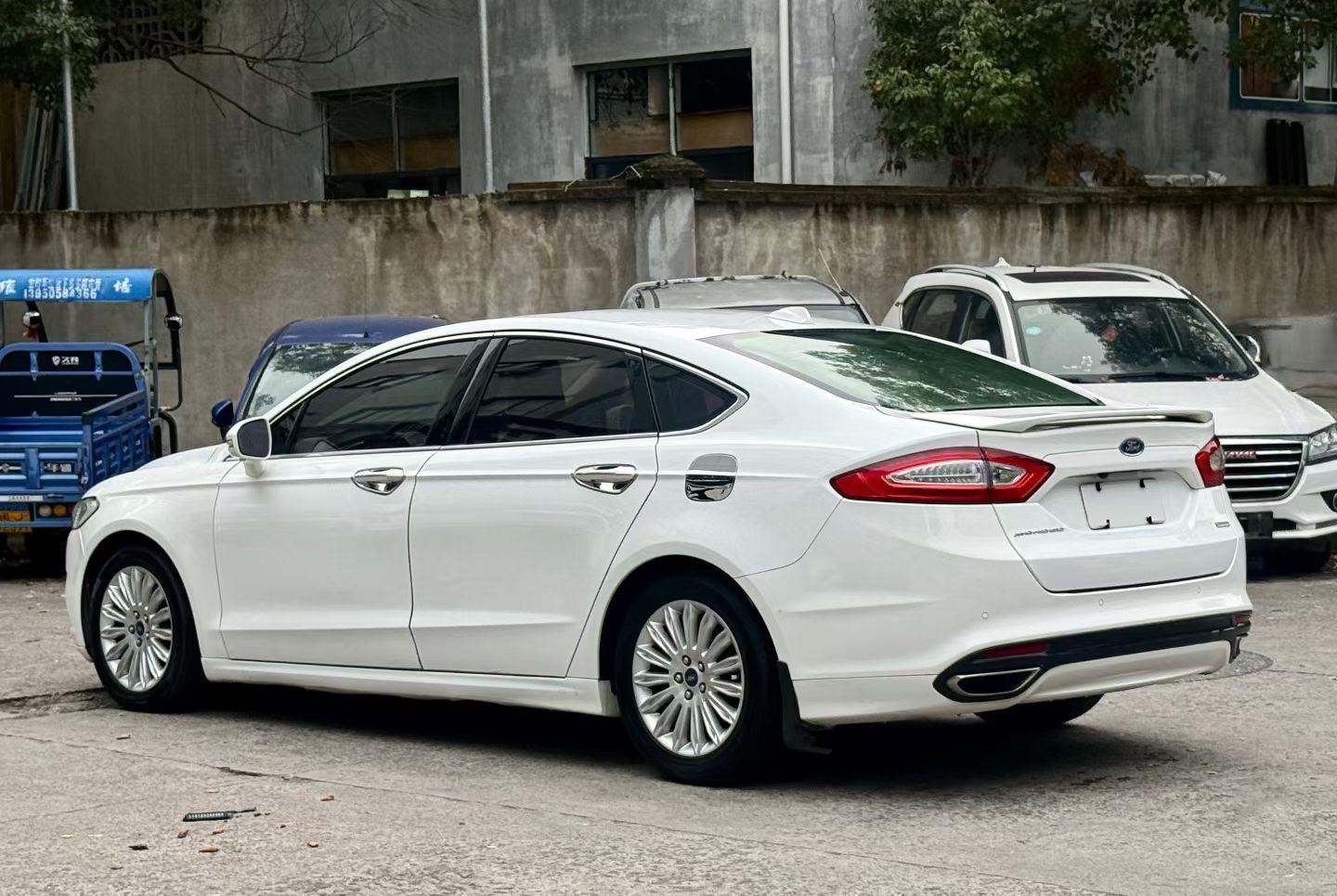 Ford Mondeo 2013 thumb 11